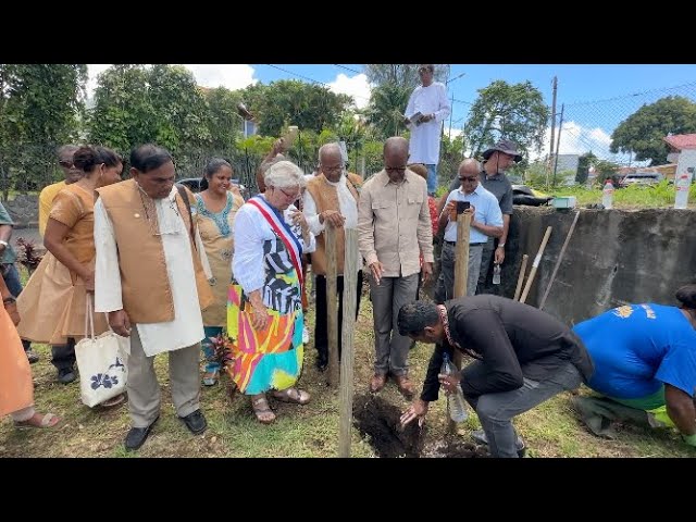 Saint-Claude :Hommage aux 1ers travailleurs indiens saint-claudien avec les Amis de l'Inde.